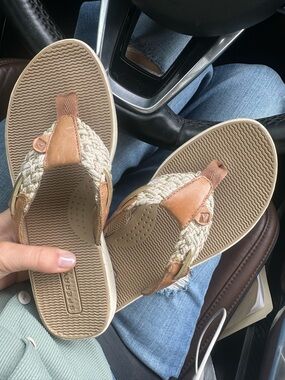 Sperry Braided Tan and Cream Thong Sandals